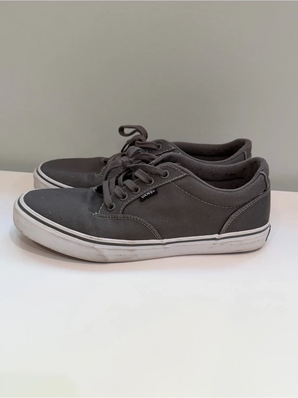 Vans Men's 9 Gray Canvas Low-Top Sneakers Skate Casual Streetwear Minimalist